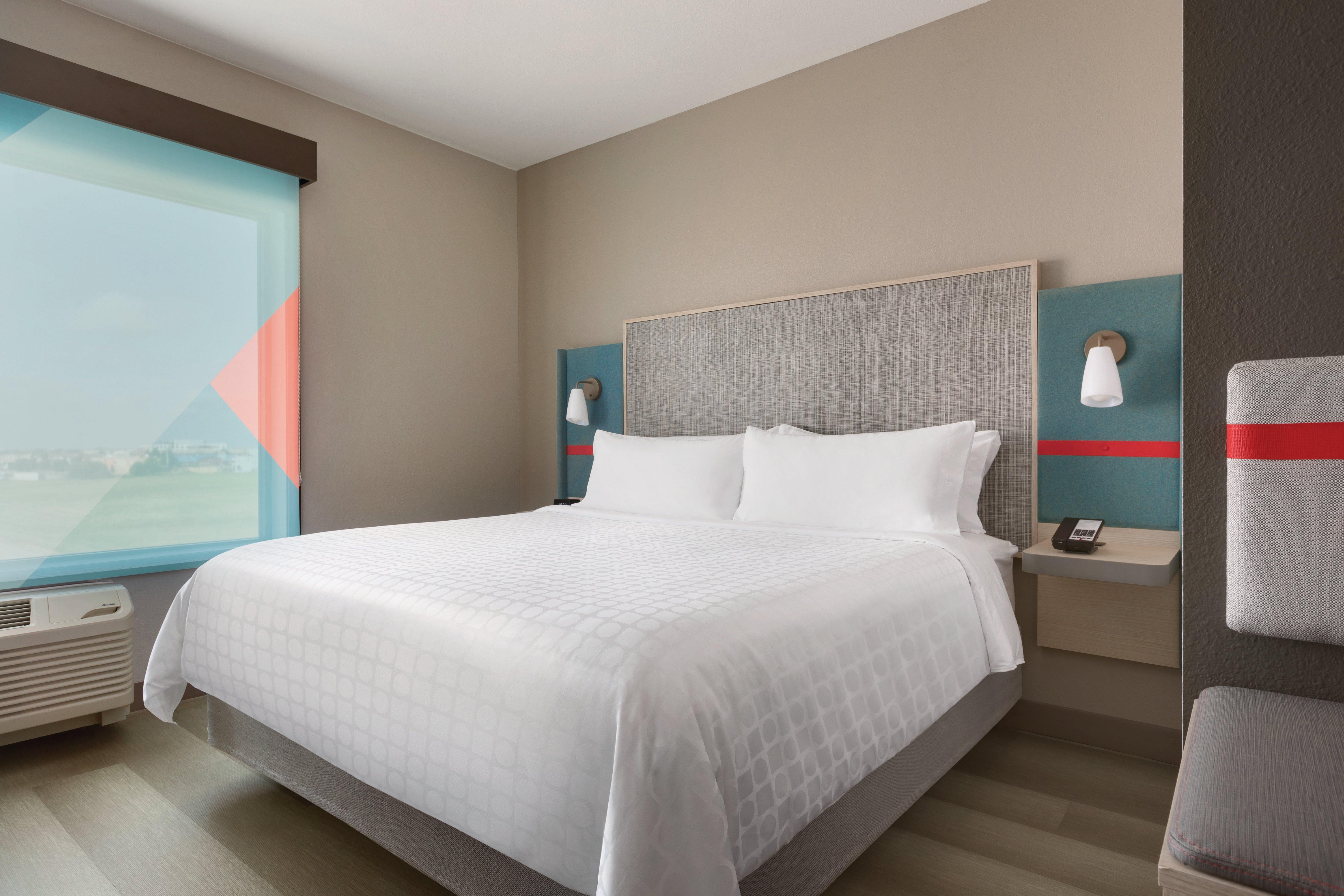 Avid Hotel - Staunton By Ihg Exteriör bild