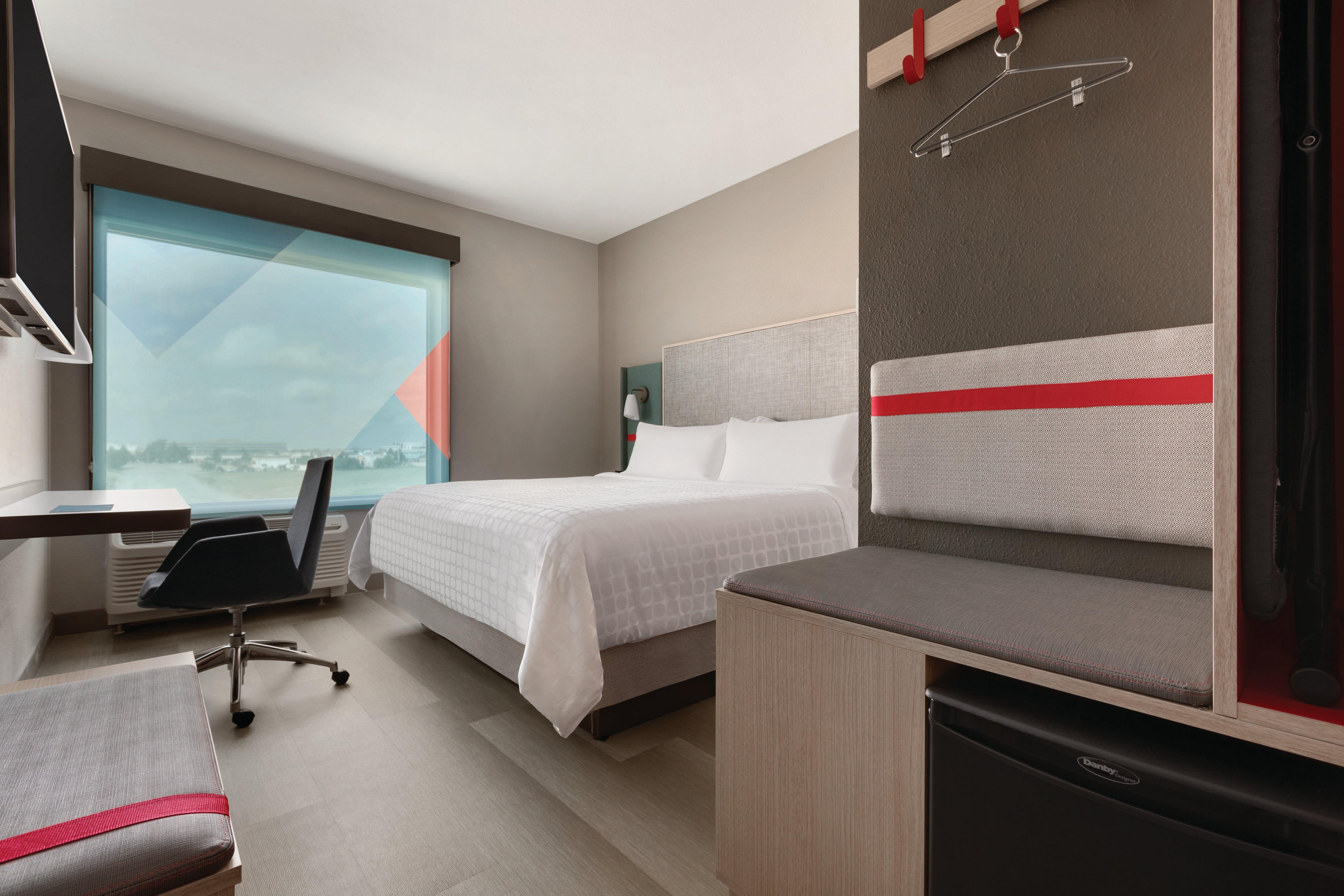Avid Hotel - Staunton By Ihg Exteriör bild