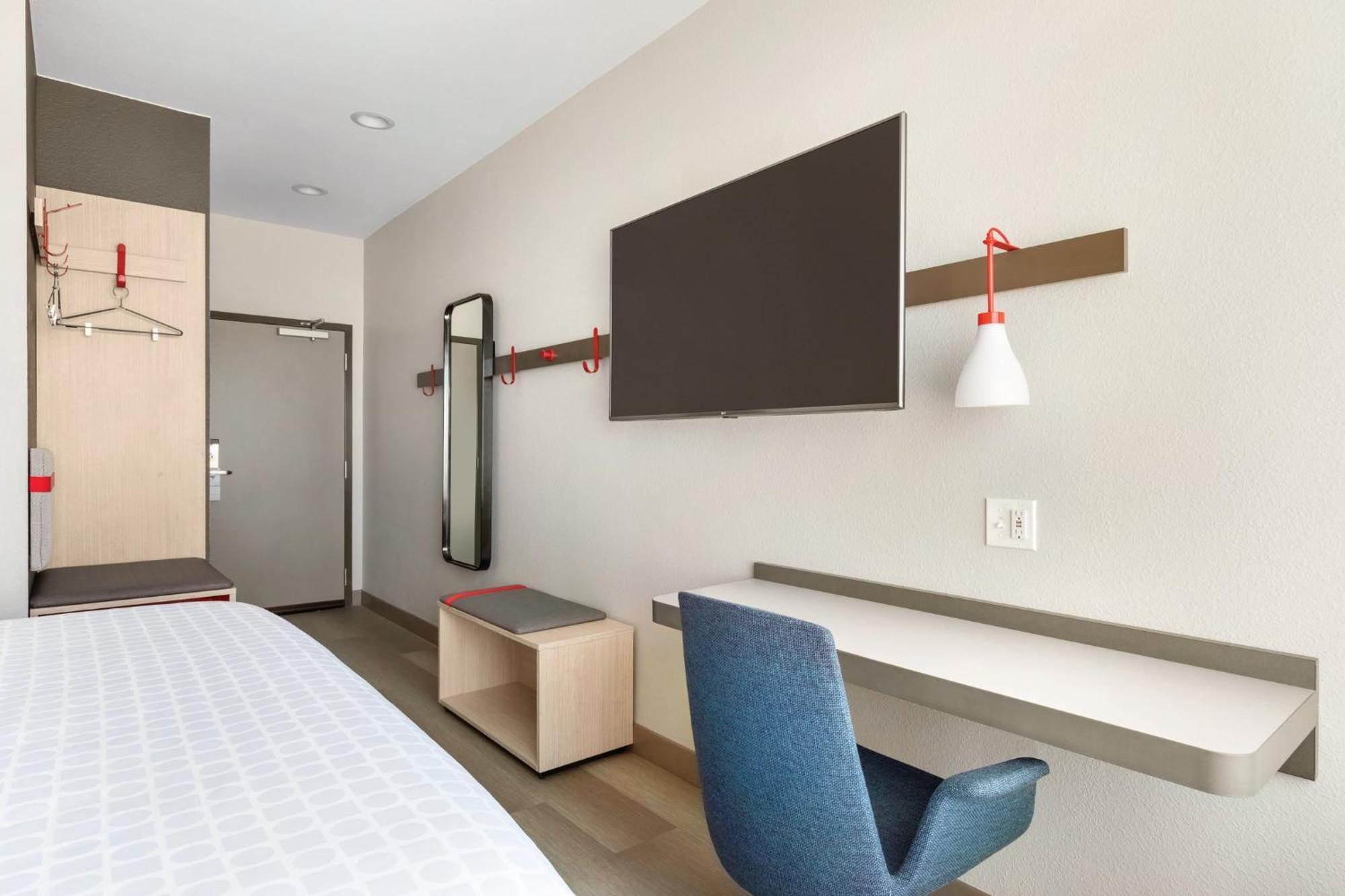 Avid Hotel - Staunton By Ihg Exteriör bild