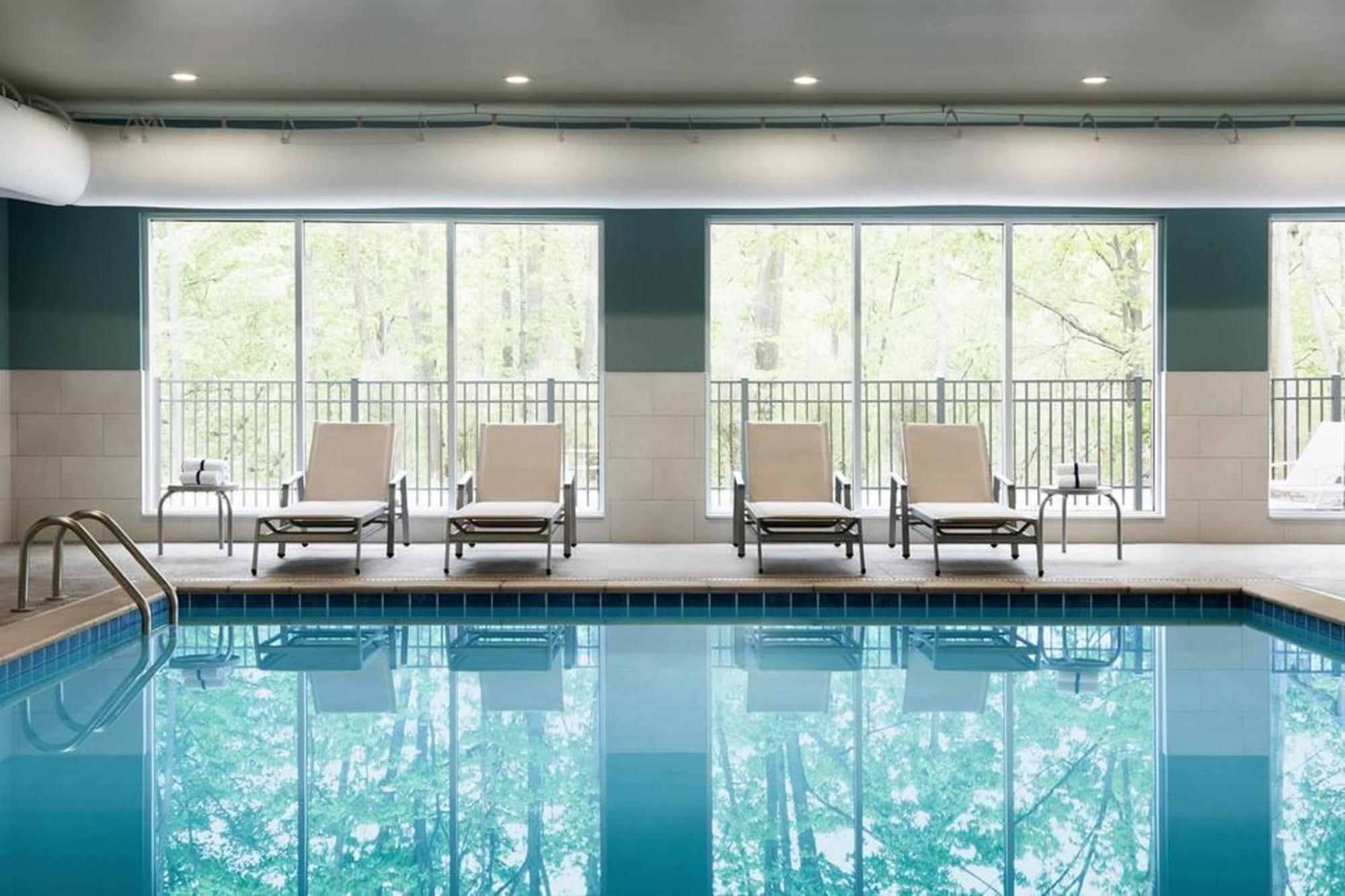 Avid Hotel - Staunton By Ihg Exteriör bild