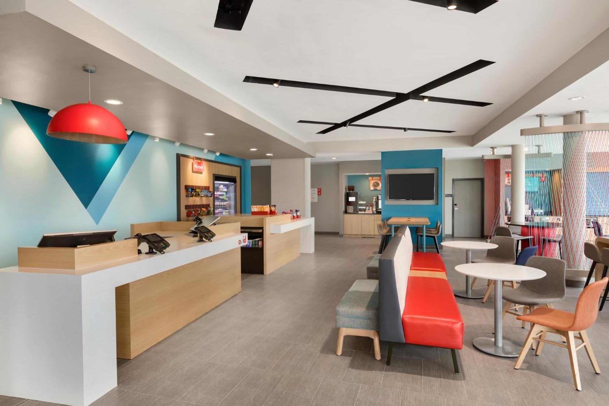 Avid Hotel - Staunton By Ihg Exteriör bild